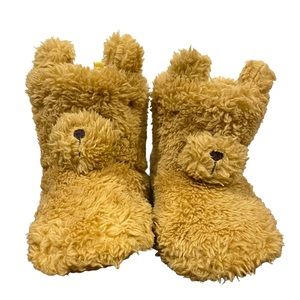 Brenna Bear Gap slippers, never used but the tag is no longer soneiionekbb